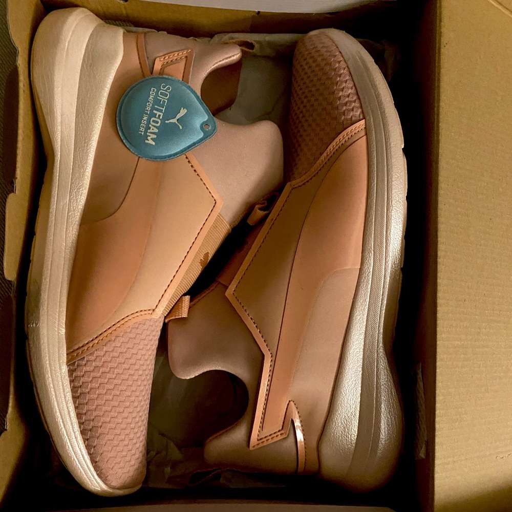 Puma Rebel- mid women’s in peach beige.